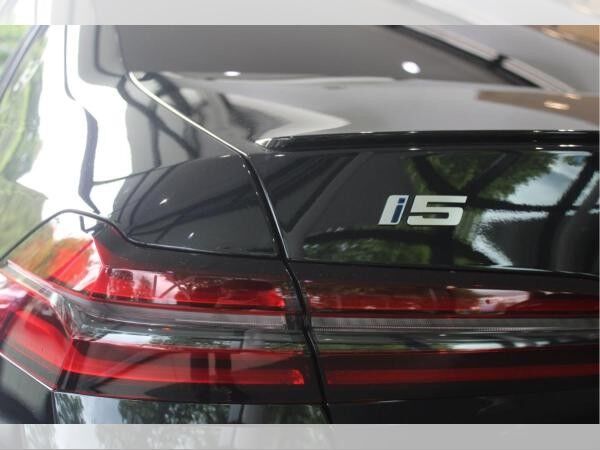 BMW i5 M60 xDrive M PRO+20 LM+PANODACH+HEAD-UP+ACC+E-SITZ+TRAVEL