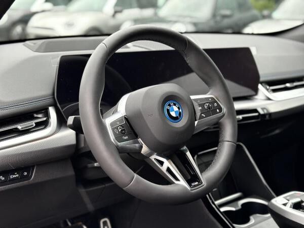 BMW iX1 xDrive30 M Sportpaket Head-Up HK HiFi DAB