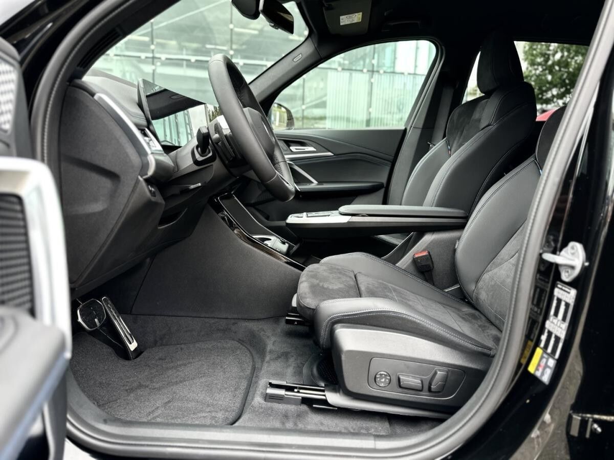 BMW iX1 xDrive30 M Sportpaket Head-Up HK HiFi DAB