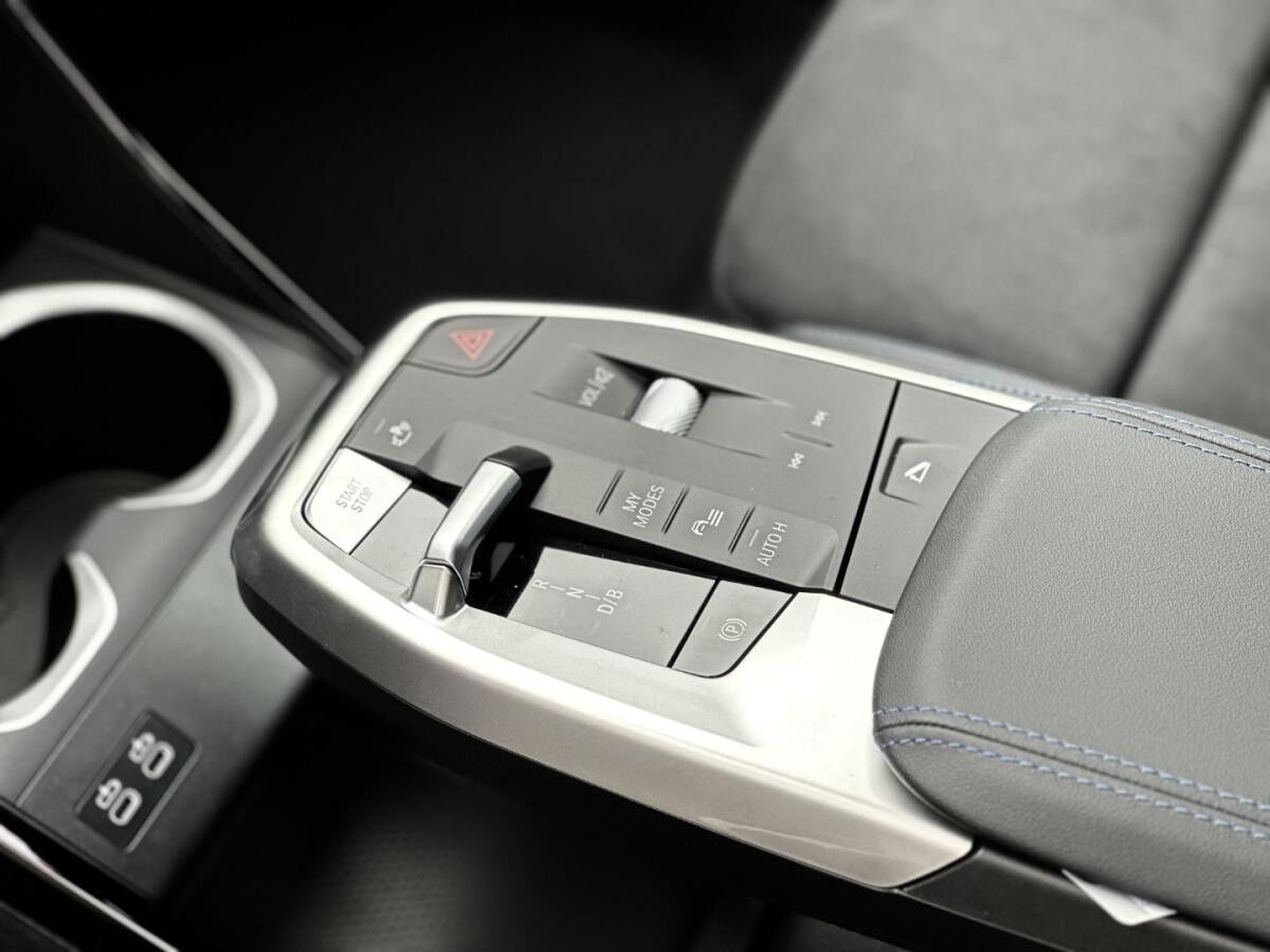 BMW iX1 xDrive30 M Sportpaket Head-Up HK HiFi DAB