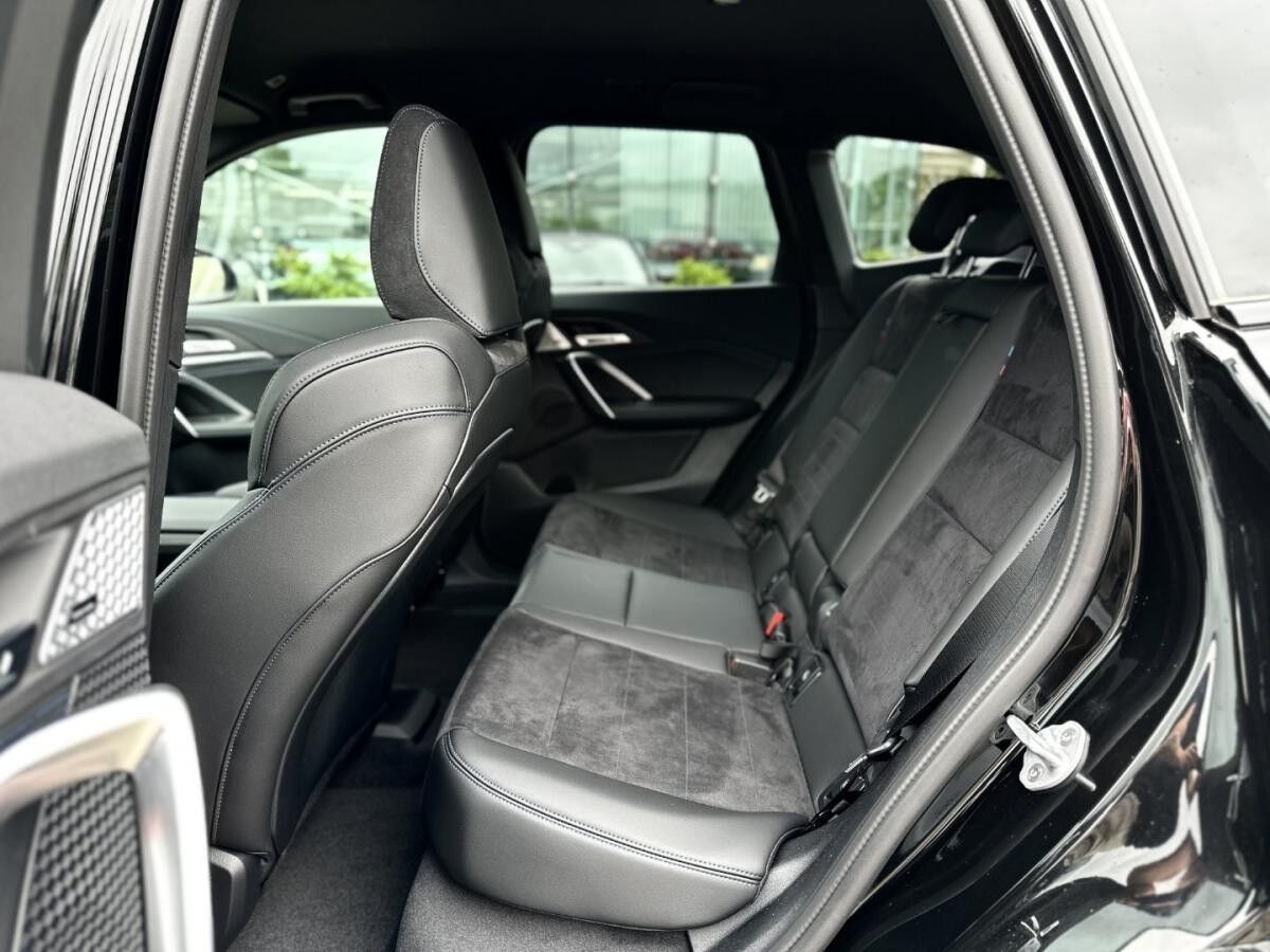 BMW iX1 xDrive30 M Sportpaket Head-Up HK HiFi DAB