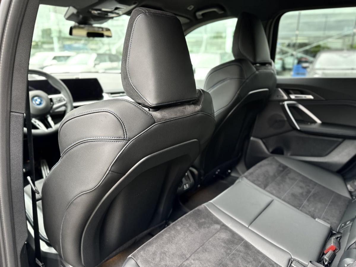 BMW iX1 xDrive30 M Sportpaket Head-Up HK HiFi DAB