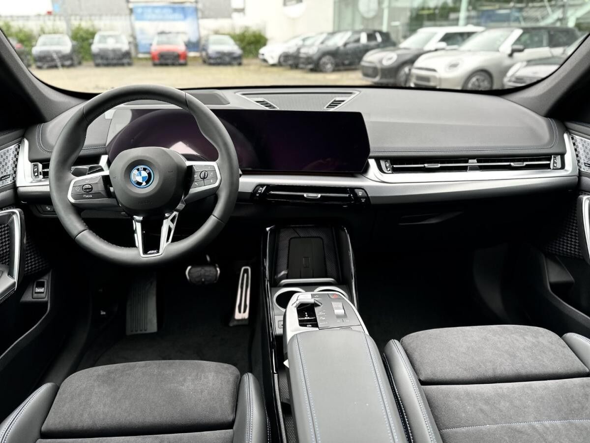 BMW iX1 xDrive30 M Sportpaket Head-Up HK HiFi DAB