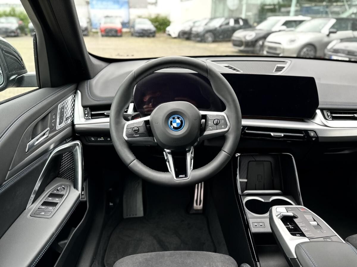 BMW iX1 xDrive30 M Sportpaket Head-Up HK HiFi DAB