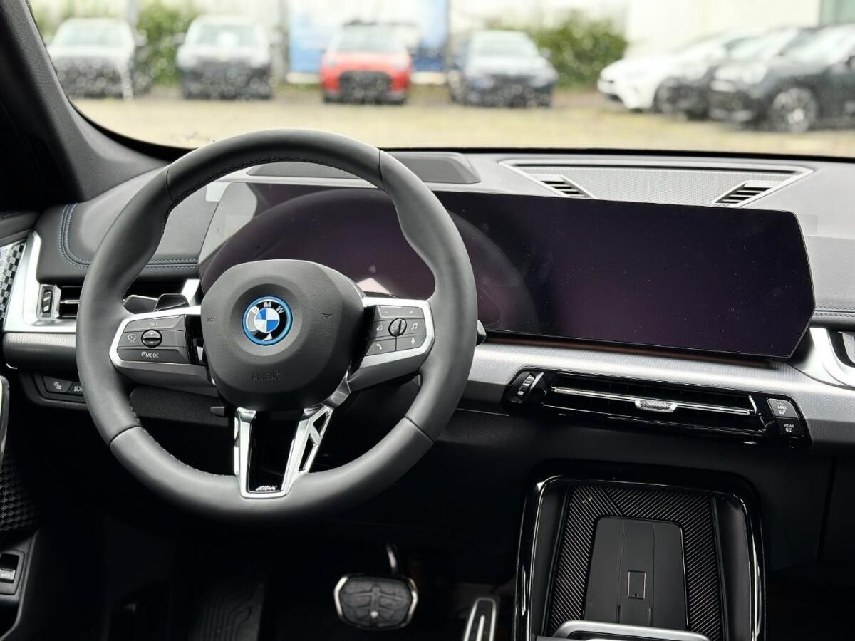 BMW iX1 xDrive30 M Sportpaket Head-Up HK HiFi DAB