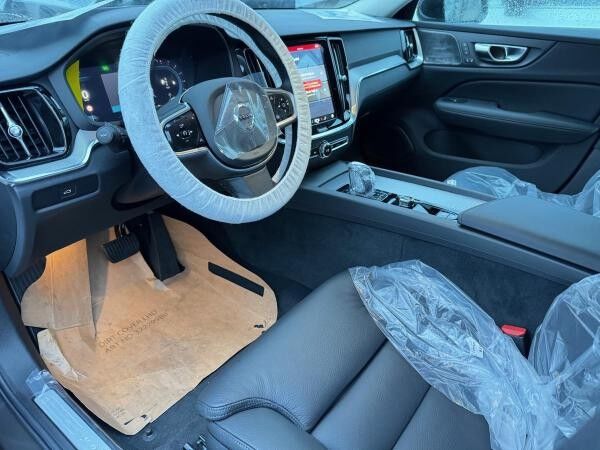 Volvo V60 B4 Benzin DKG Automatik Plus Dark - Sofort lieferbar -