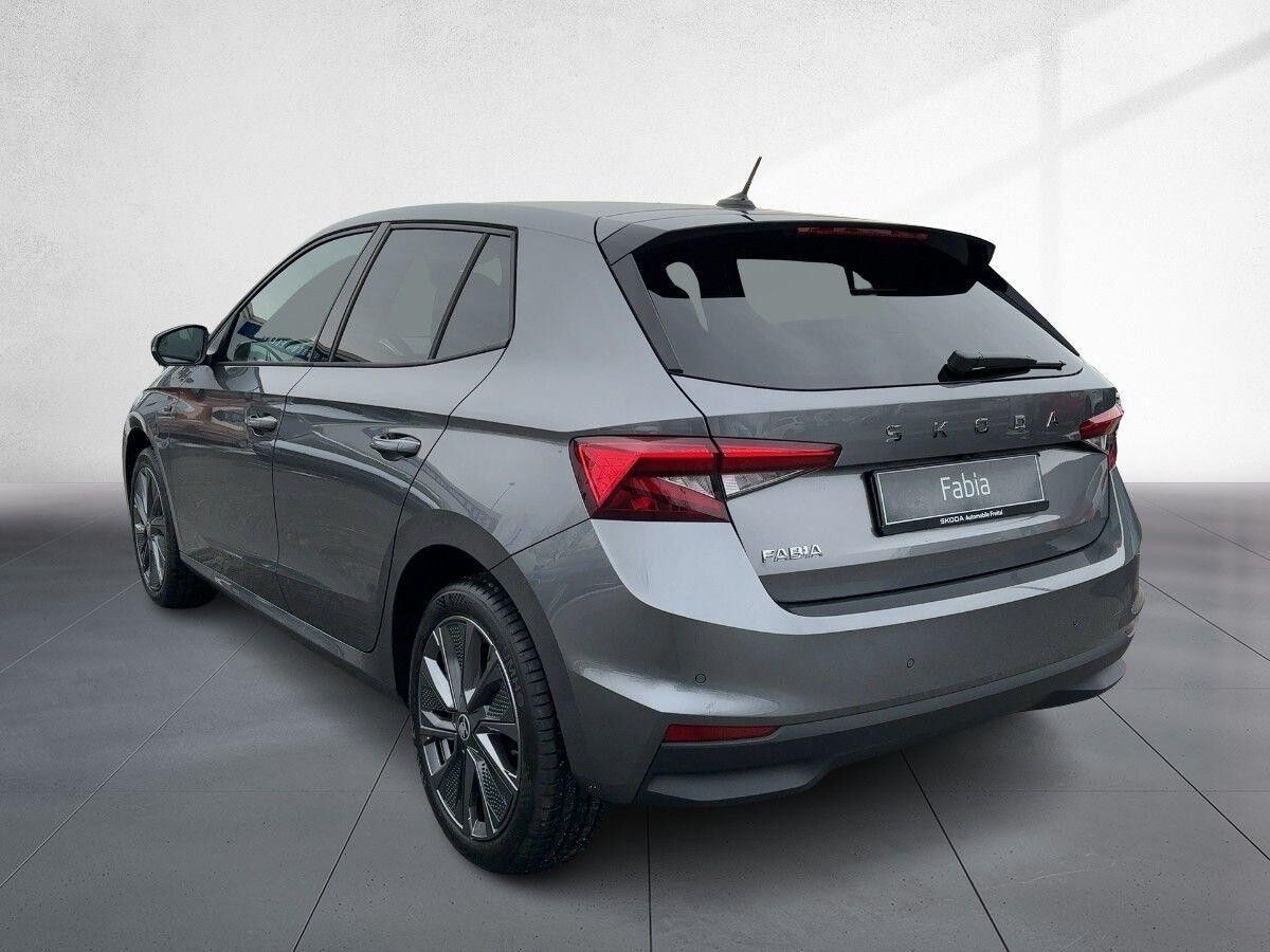Skoda Fabia 1.0 TSI DSG DRIVE 116 PS *LENKRADHEIZUNG/ KAMERA / KLIMAAUTOMATIK**