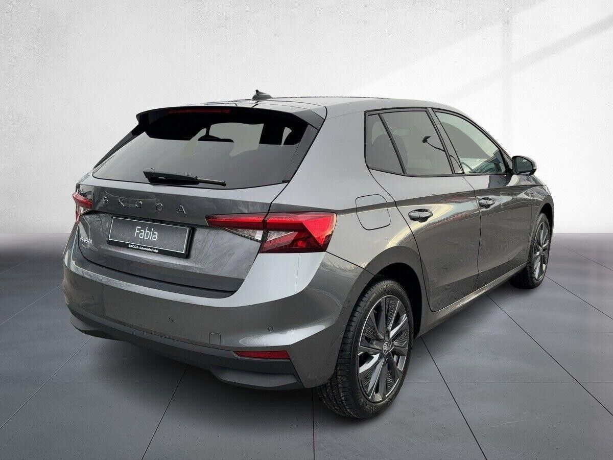 Skoda Fabia 1.0 TSI DSG DRIVE 116 PS *LENKRADHEIZUNG/ KAMERA / KLIMAAUTOMATIK**