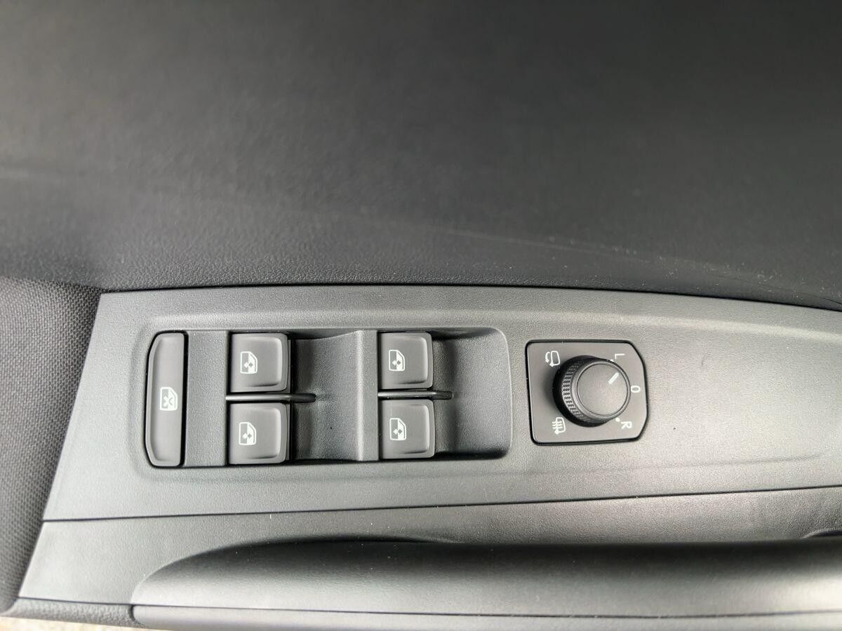 Skoda Fabia 1.0 TSI DSG DRIVE 116 PS *LENKRADHEIZUNG/ KAMERA / KLIMAAUTOMATIK**