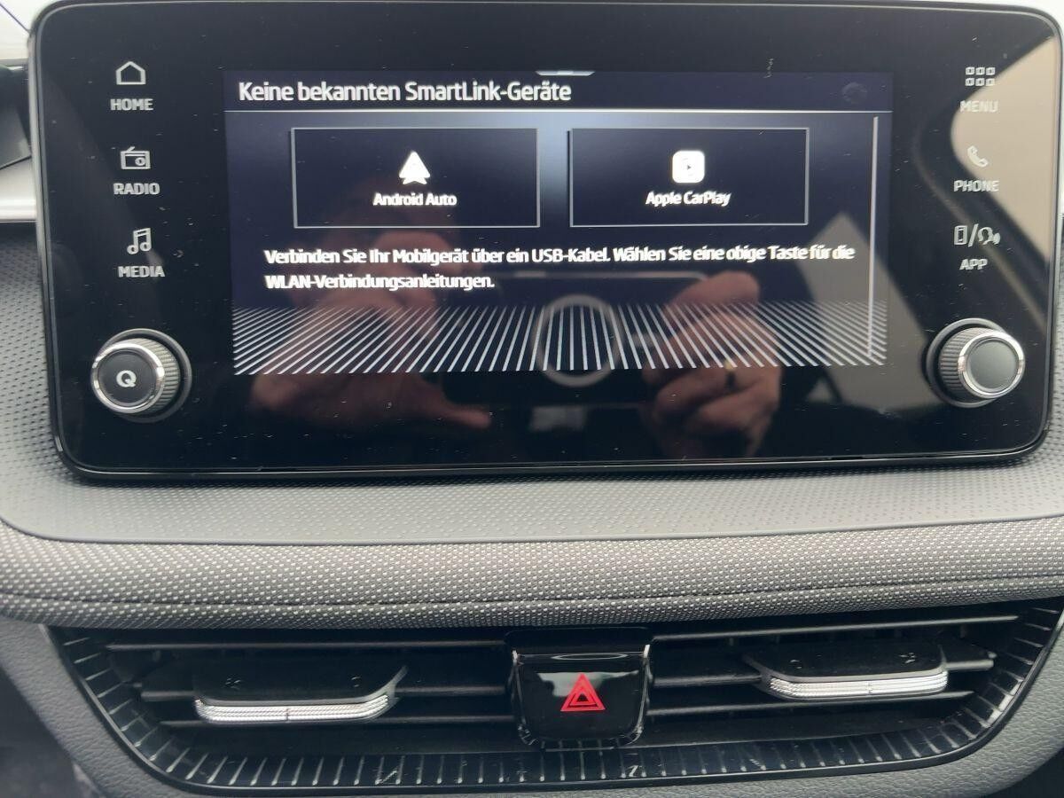 Skoda Fabia 1.0 TSI DSG DRIVE 116 PS *LENKRADHEIZUNG/ KAMERA / KLIMAAUTOMATIK**