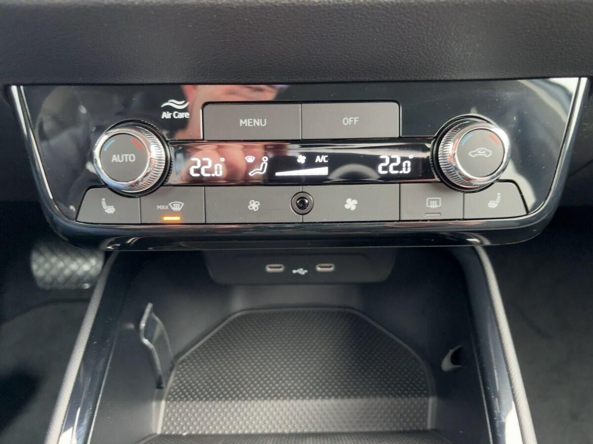 Skoda Fabia 1.0 TSI DSG DRIVE 116 PS *LENKRADHEIZUNG/ KAMERA / KLIMAAUTOMATIK**