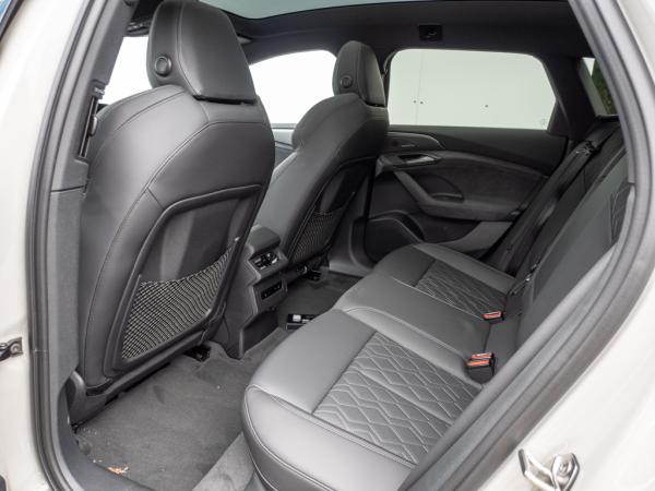 Audi A6 e-tron Avant edition one beige e-tron quattro