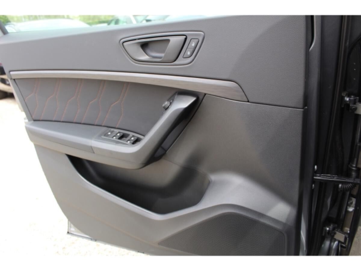 Cupra Ateca 2.0 TSI DSG 4Drive VZ NAVI AHK 360 KAMERA SHZ GRA 19