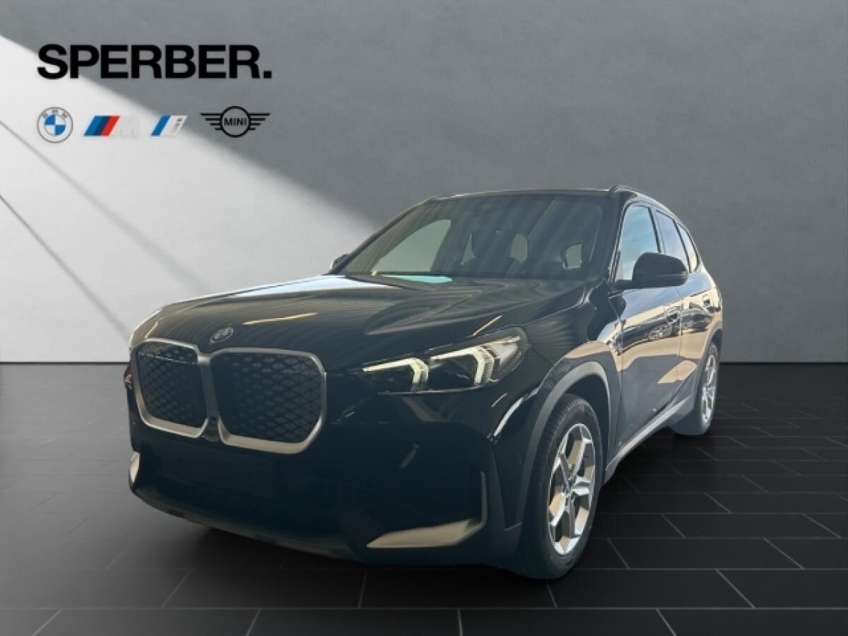BMW iX1 eDrive20,Travel.-Pkt.,Premium-Pkt.,AHK,Lenkradhzg.,Aktivsitz,uvm.