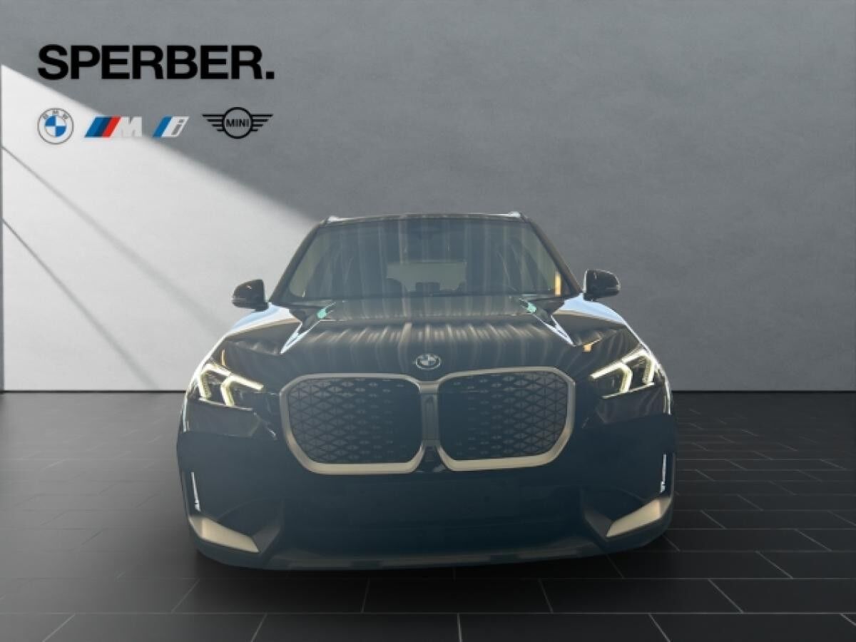 BMW iX1 eDrive20,Travel.-Pkt.,Premium-Pkt.,AHK,Lenkradhzg.,Aktivsitz,uvm.