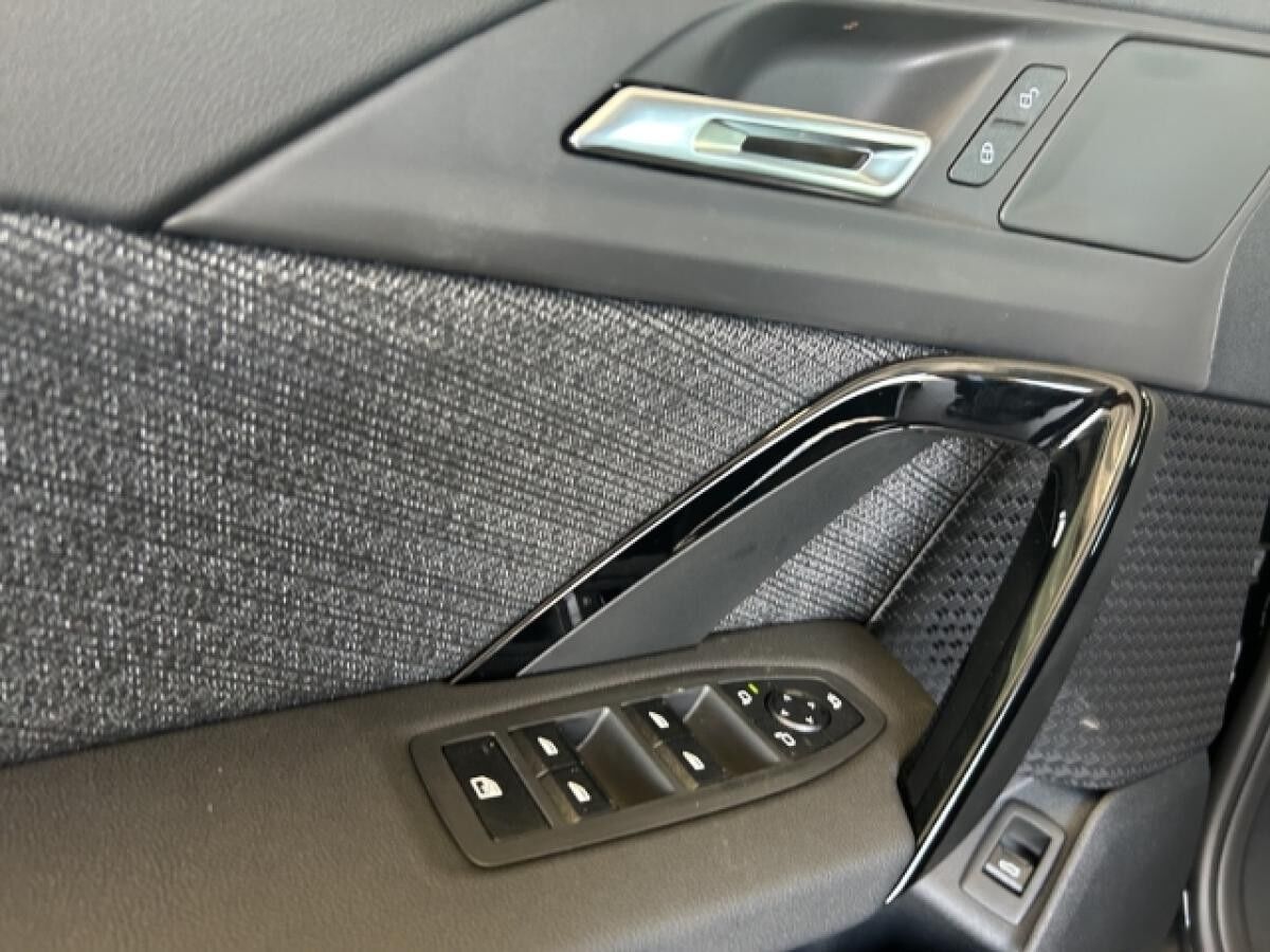 BMW iX1 eDrive20,Travel.-Pkt.,Premium-Pkt.,AHK,Lenkradhzg.,Aktivsitz,uvm.