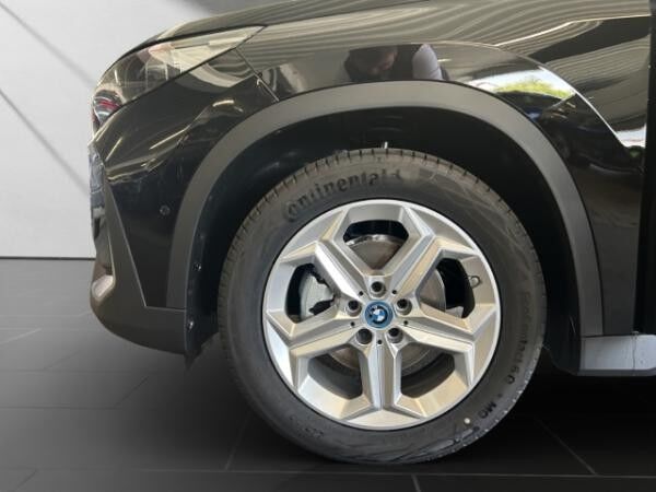 BMW iX1 eDrive20,Travel.-Pkt.,Premium-Pkt.,AHK,Lenkradhzg.,Aktivsitz,uvm.