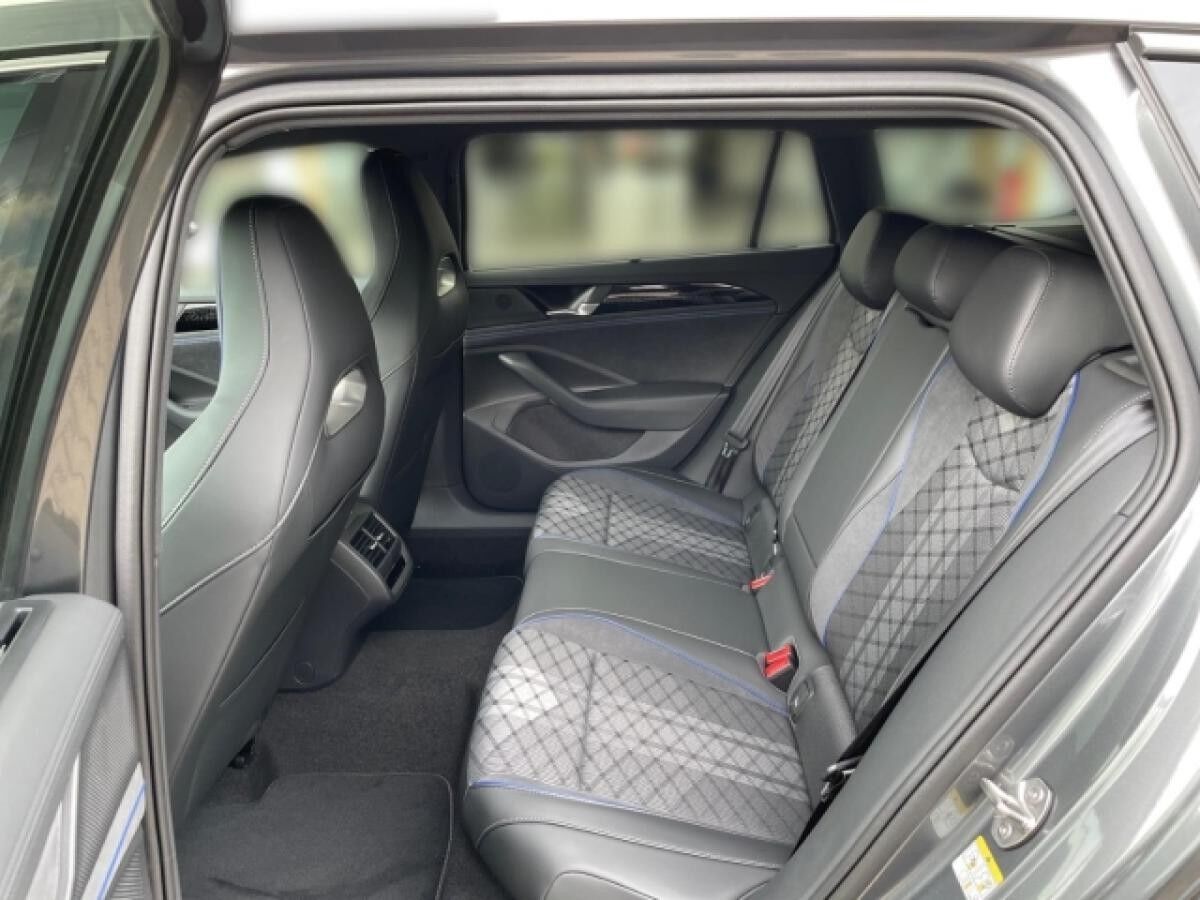 Volkswagen Passat Variant 1.5 TSI eHybrid 200 kW R-LINE 🏁 AHK ACC HUD