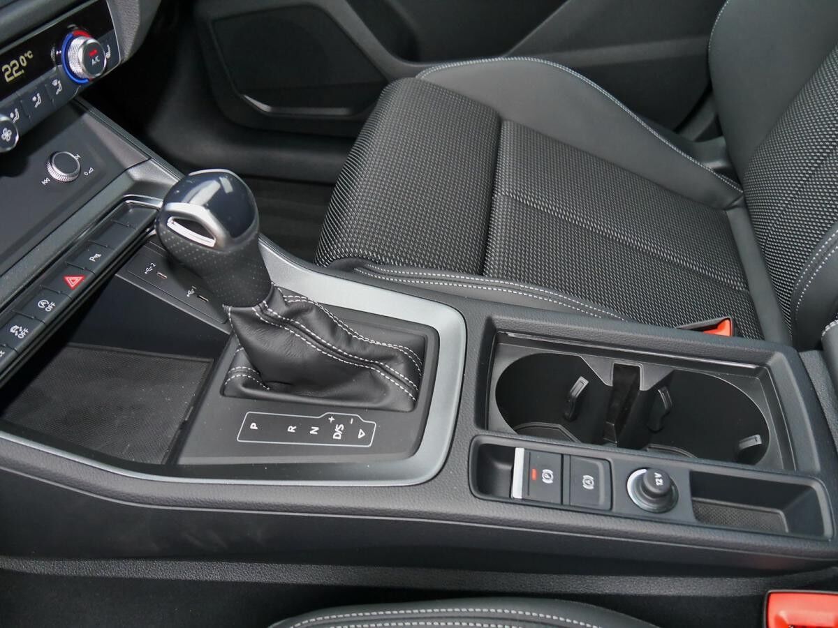 Audi Q3 Sportback 35TDI S-trc S line Matrix Navi