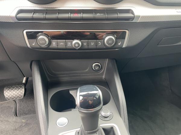 Audi Q2 35 TFSI S line LED virtual Co. Klima Carplay