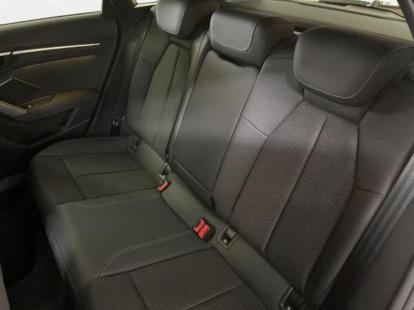 Audi A3 Sportback 35 TDI S line Matrix LM 19" Navi PDC+RFK ACC