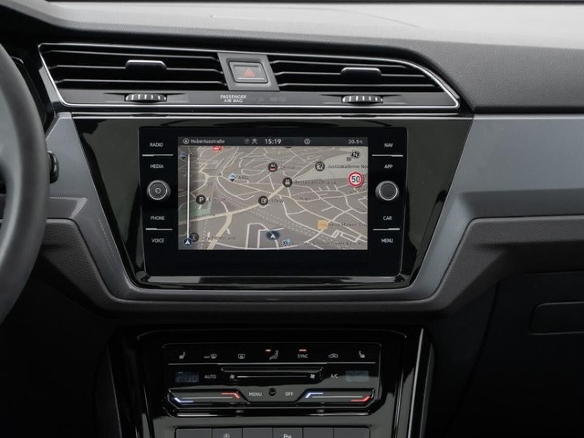 Volkswagen Touran 2,0 TDI DSG R-Line ACC LED AHK Navi R-Kamera Alu