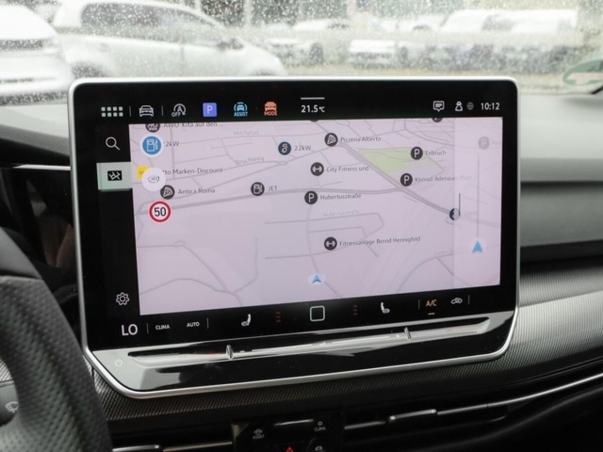 Volkswagen Golf VIII 1,5 TSI R-Line ACC Navi Matrix R-Kamera