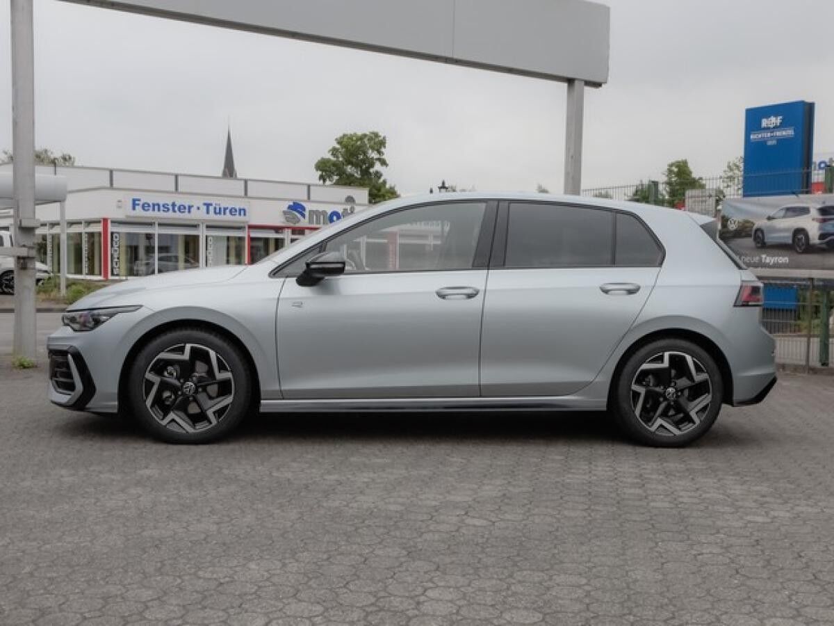 Volkswagen Golf VIII 1,5 TSI R-Line ACC Navi Matrix R-Kamera