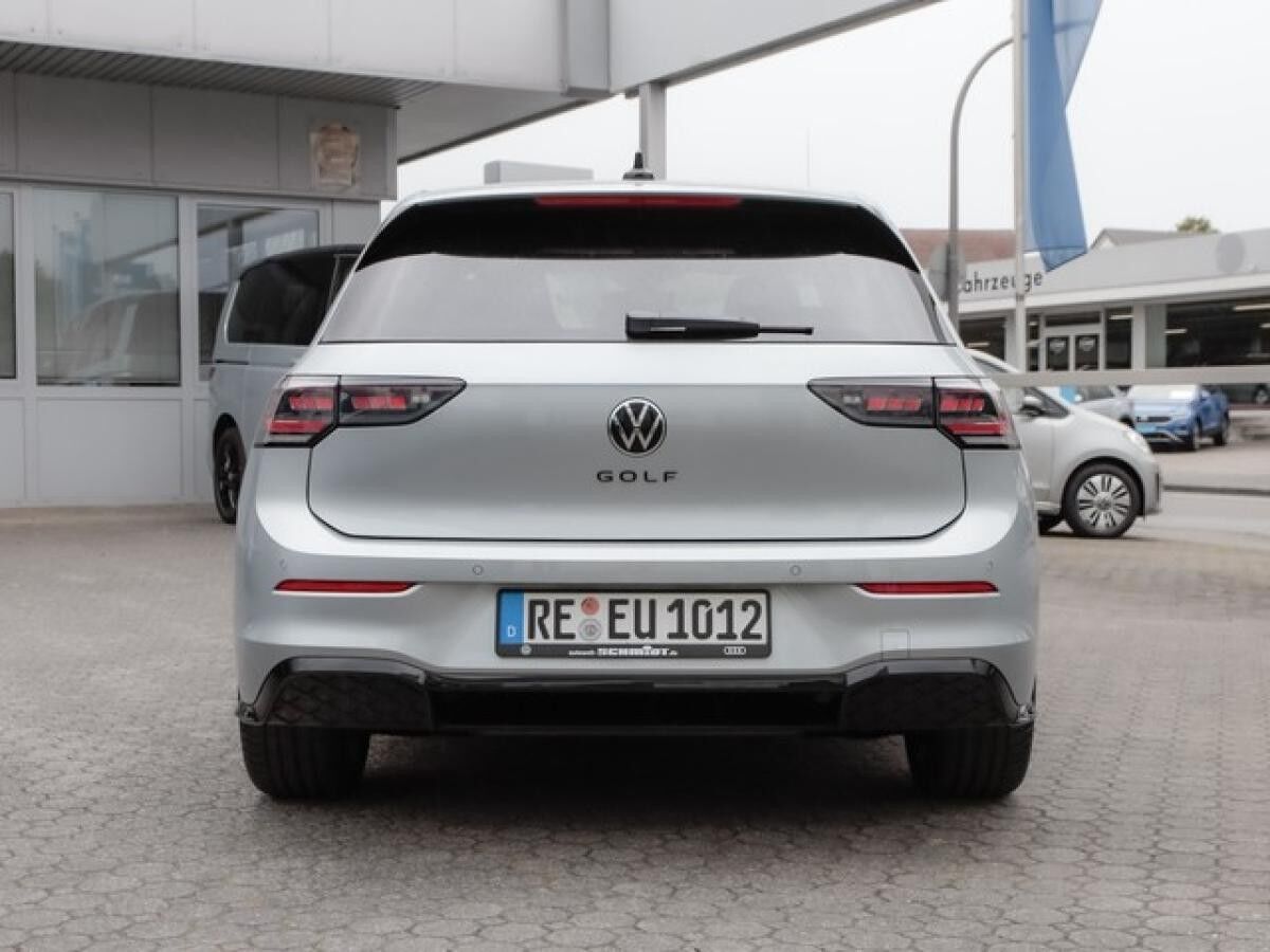 Volkswagen Golf VIII 1,5 TSI R-Line ACC Navi Matrix R-Kamera