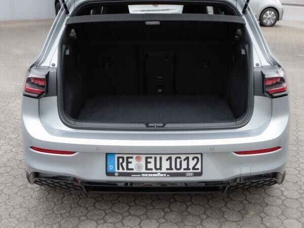 Volkswagen Golf VIII 1,5 TSI R-Line ACC Navi Matrix R-Kamera