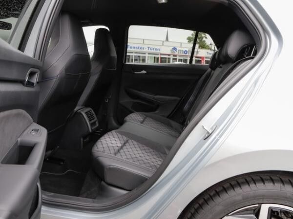 Volkswagen Golf VIII 1,5 TSI R-Line ACC Navi Matrix R-Kamera