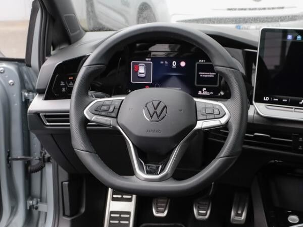 Volkswagen Golf VIII 1,5 TSI R-Line ACC Navi Matrix R-Kamera