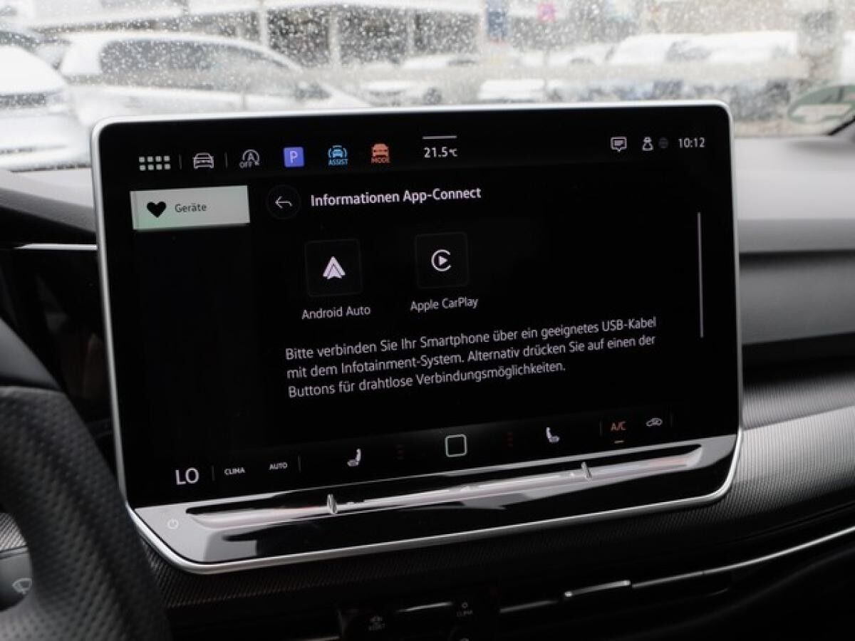 Volkswagen Golf VIII 1,5 TSI R-Line ACC Navi Matrix R-Kamera