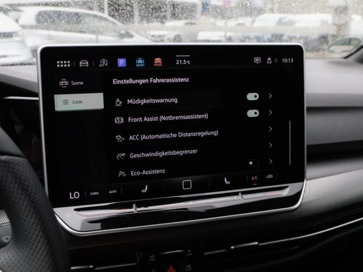 Volkswagen Golf VIII 1,5 TSI R-Line ACC Navi Matrix R-Kamera