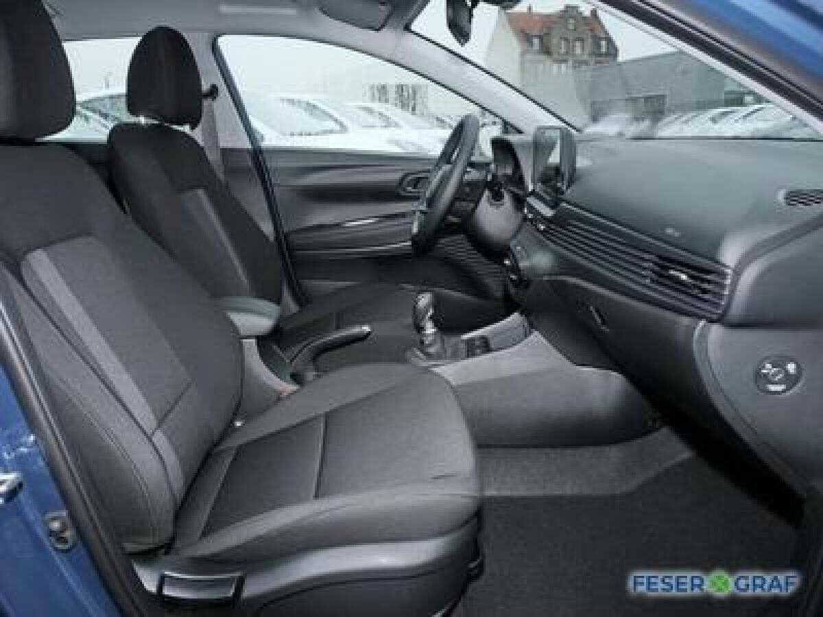 Hyundai i20 TREND NAVI CAM CARPLAY SHZ LHZ KLIMA USB