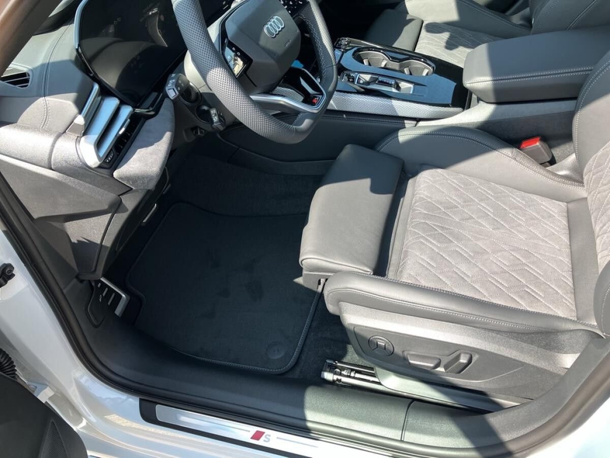 Audi A5 Limousine e-hybrid quattro || Business Aktion | 0,5% VERSTEUERUNG ||