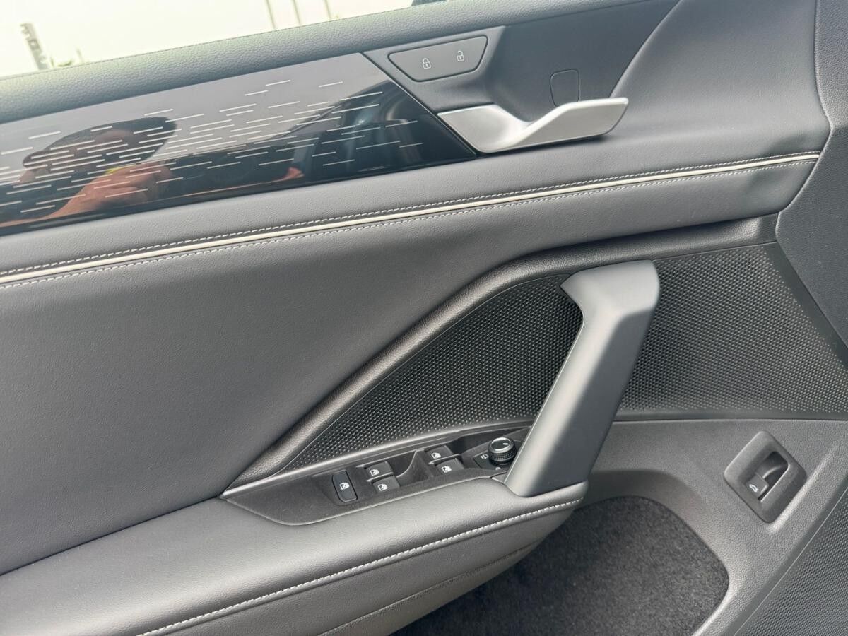 Volkswagen Tiguan Elegance 2.0 TDI DSG *AHK*19"*WKR*Navi* !! sofort verfügbar !!