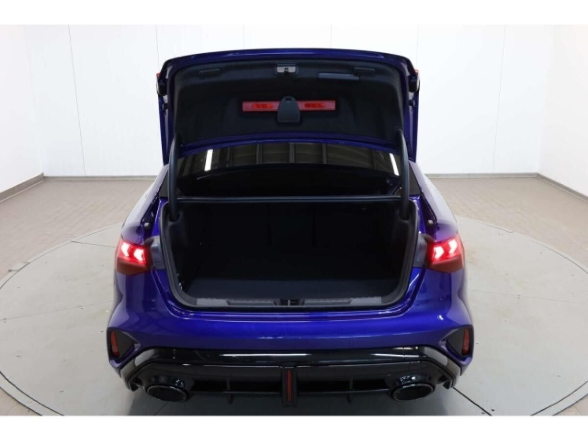 Audi RS3 Limousine TFSI quattro 280 km/h San Marino Blau