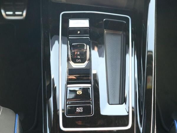 Volkswagen Golf R-Line 2,0 TDI SCR (150 PS) DSG *AHK*HARMAN KARDON*PANORAMA*BLACKSTYLE*WINTERRÄDER*