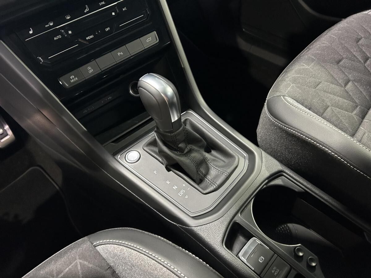 Volkswagen Touran 2.0TDI*GOAL*DSG*AHK*ACC*IQ LIGHT*CAM*LED* Volkswagen Touran 2.0TDI*GOAL*DSG*AHK*ACC*IQ LIGHT*CAM*LED*