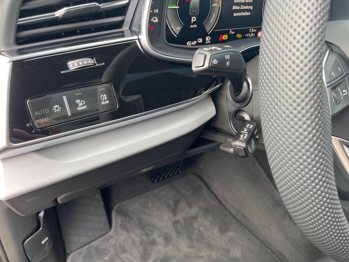 Audi Q7 SUV S line 55 TFSI e quattro