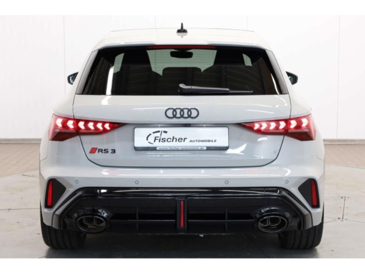 Audi RS3 Sportback TFSI quattro 280 km/h Individuallackierung