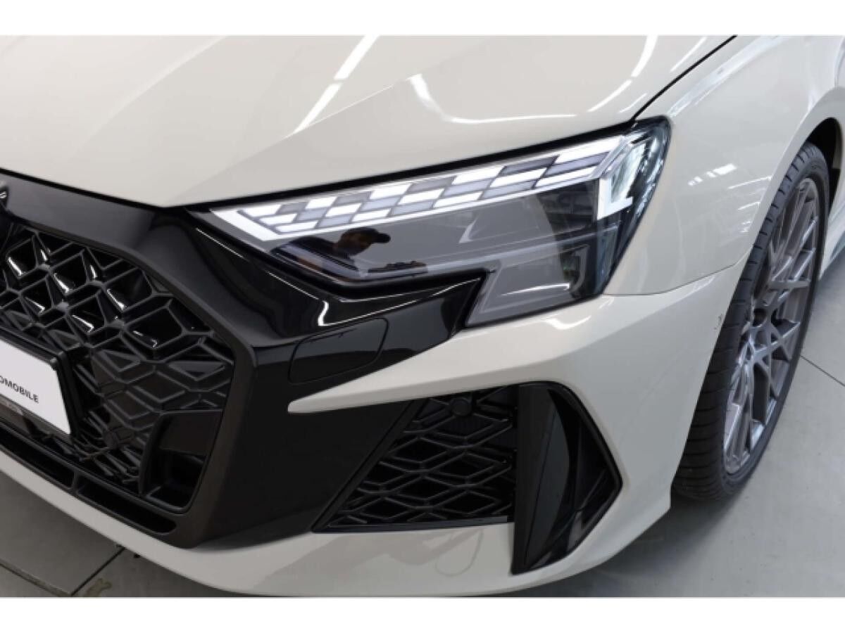 Audi RS3 Sportback TFSI quattro 280 km/h Individuallackierung