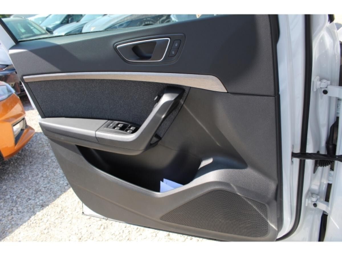 Seat Ateca 1.5 TSI DSG Xperience NAVI AHK LED KAMERA SHZ GRA 17