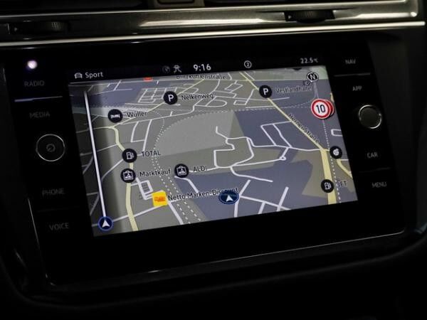 Volkswagen Tiguan Allspace 2,0 TDI DSG 4Motion R-Line ACC Matrix AHK R-Kamera