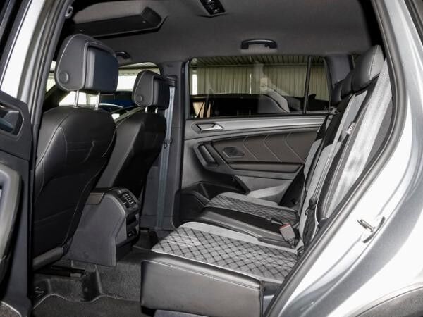 Volkswagen Tiguan Allspace 2,0 TDI DSG 4Motion R-Line ACC Matrix AHK R-Kamera