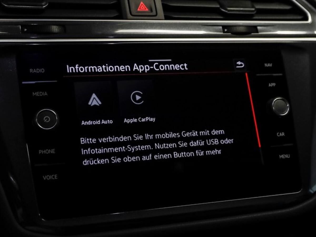 Volkswagen Tiguan Allspace 2,0 TDI DSG 4Motion R-Line ACC Matrix AHK R-Kamera
