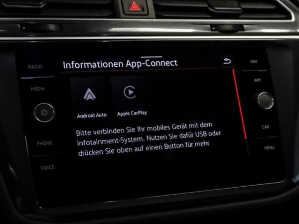 Volkswagen Tiguan Allspace 2,0 TDI DSG 4Motion R-Line ACC Matrix AHK R-Kamera