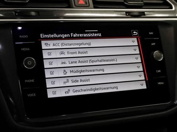 Volkswagen Tiguan Allspace 2,0 TDI DSG 4Motion R-Line ACC Matrix AHK R-Kamera