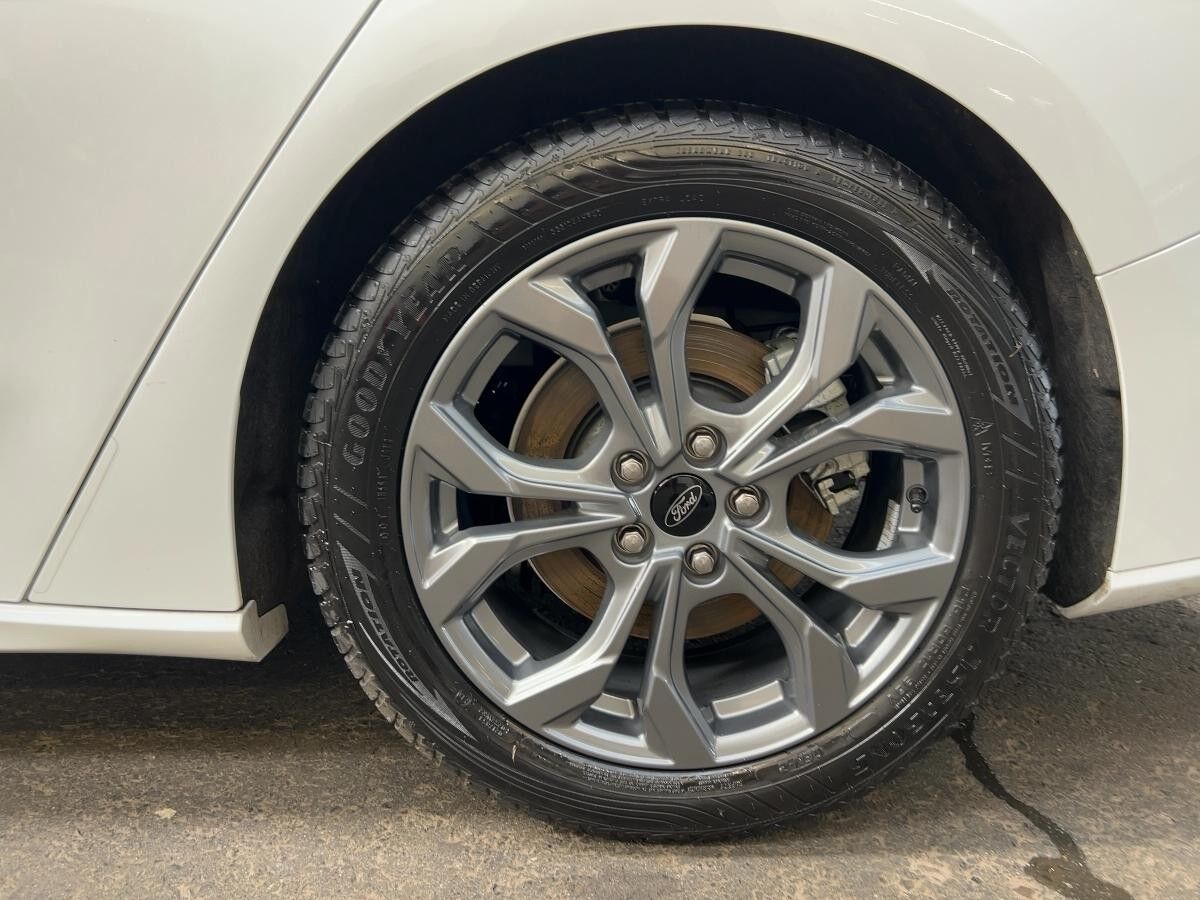 Ford Focus TURNIER Mild-Hybrid ST-Line X Ford Focus TURNIER Mild-Hybrid ST-Line X